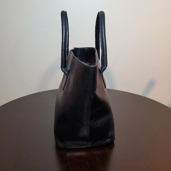 Hirofu Elegant Black Leather Tote Bag - Picture 4 of 15